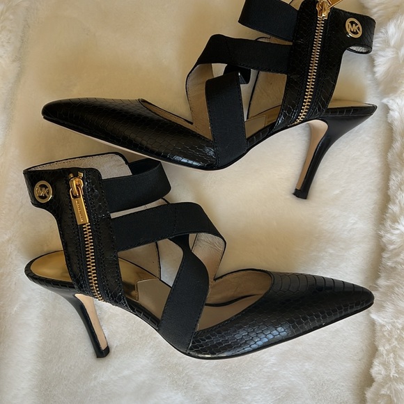 MICHAEL Michael Kors Sexy Black Pointed Toe Pumps Size 8.5 - Picture 3 of 8